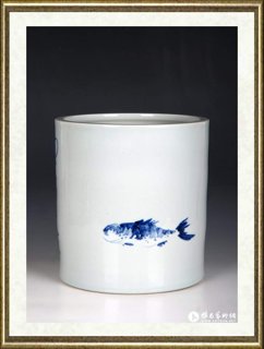 吴锦川_青花笔筒-鱼影