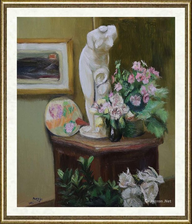 庞博_《雕塑、花卉》